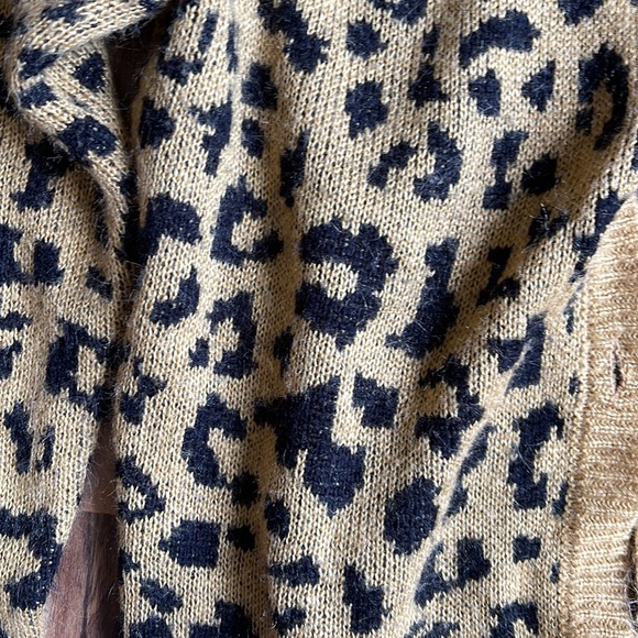 Love Tree Cheetah Print V-Neck Cardigan - Picture 3 of 3